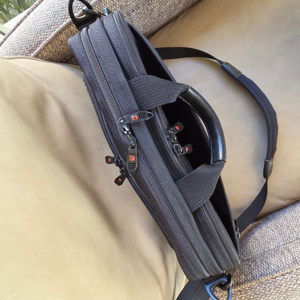 Swiss Army Business Gear Laptop Briefcase Web Recruit Victorinox Black NEW - Picture 10 of 16